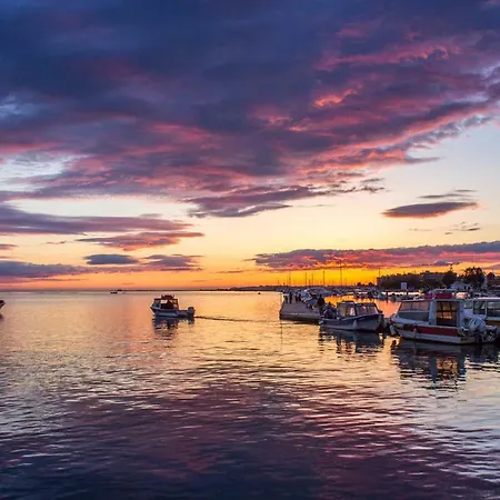 Sunset Village Marina アパート *